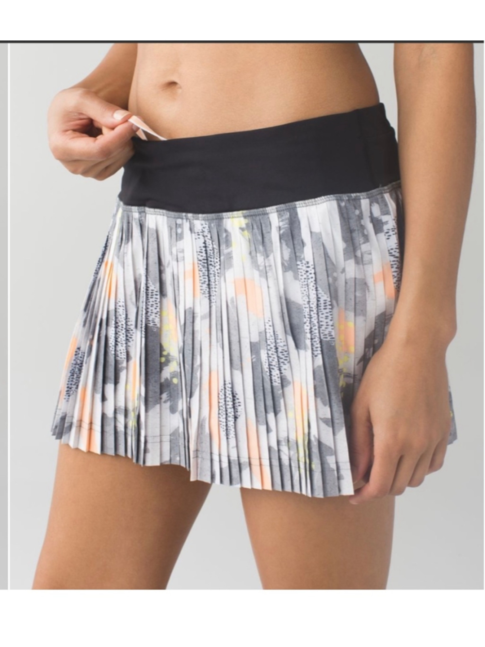 Women's Lululemon Pleat to Street Skirt Skort Size 8 mini art pop Multi color